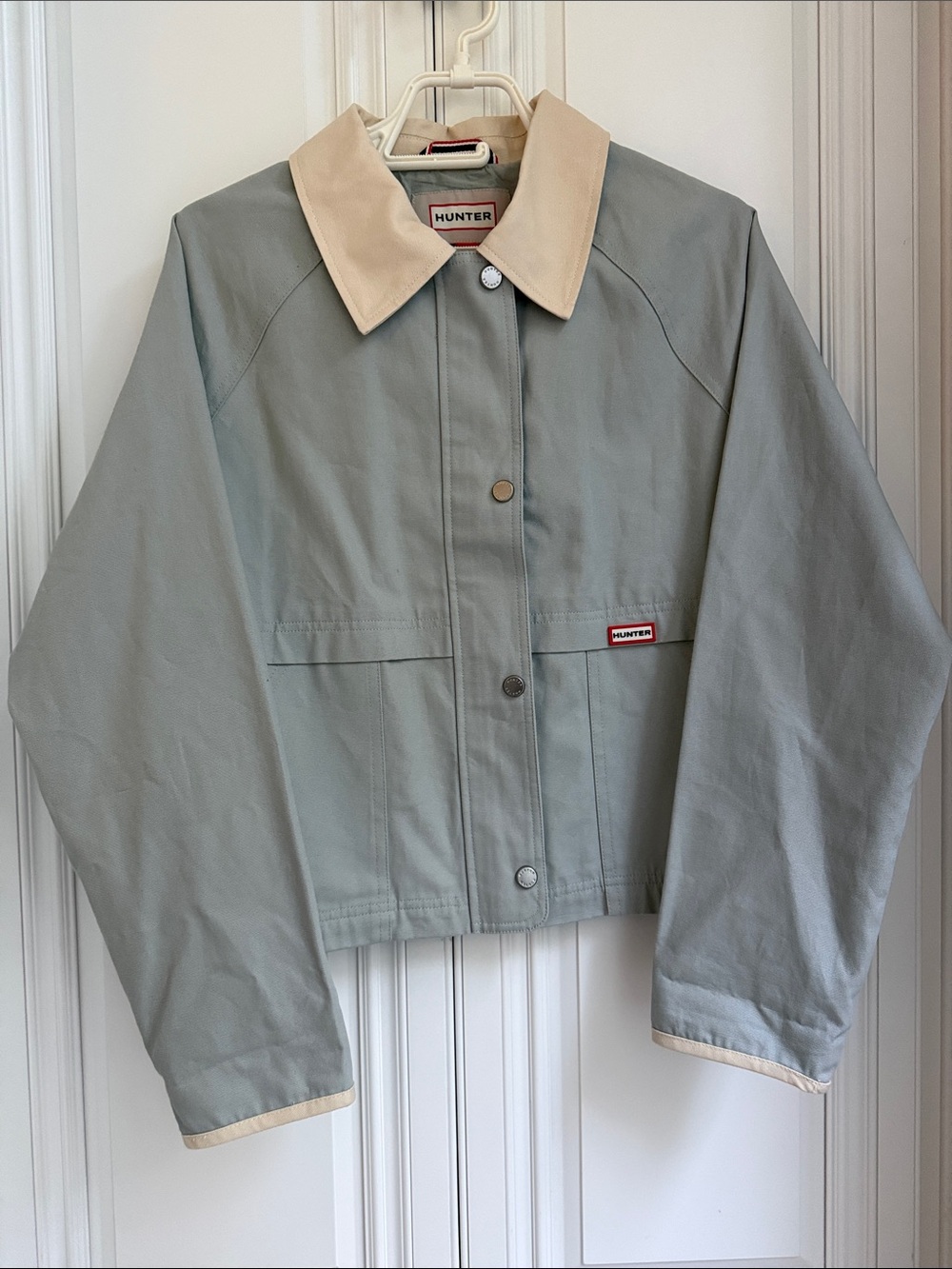 Hunter Jacket fog blue/Cream Contrast Collar, size M, new without tag